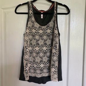 Xhilaration Floral Tank Top (Size Medium)